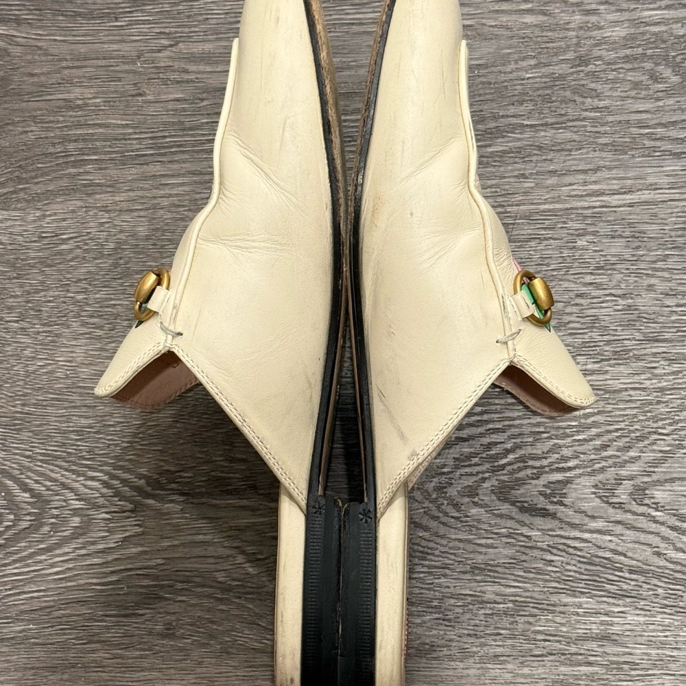 Gucci Beige Loafers with Strawberry Design - Picture 5 of 8